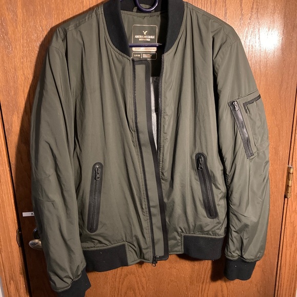American Eagle Bomber Jacket. 😍 - Picture 6 of 6